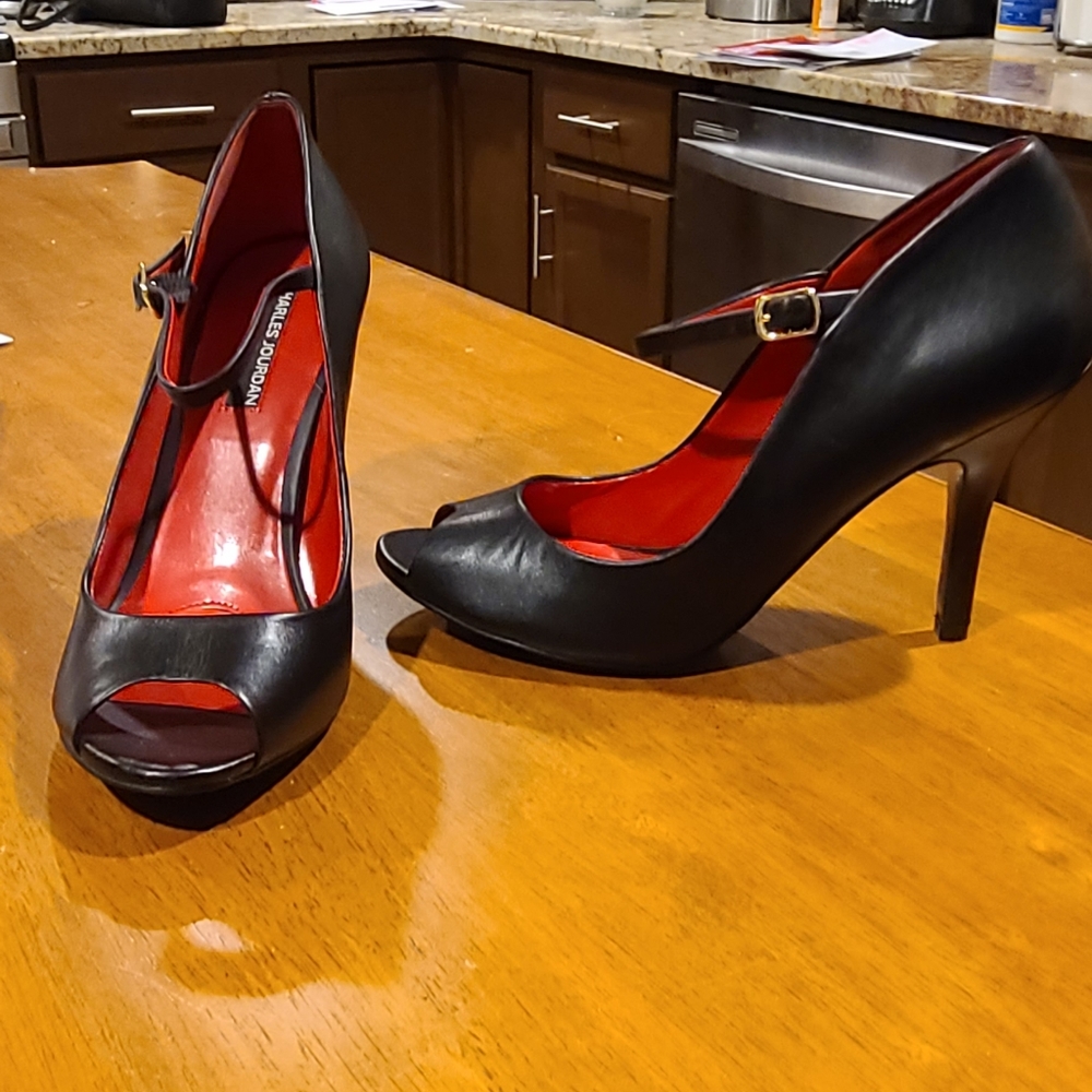 Charles Jourdan Nuria Pumps